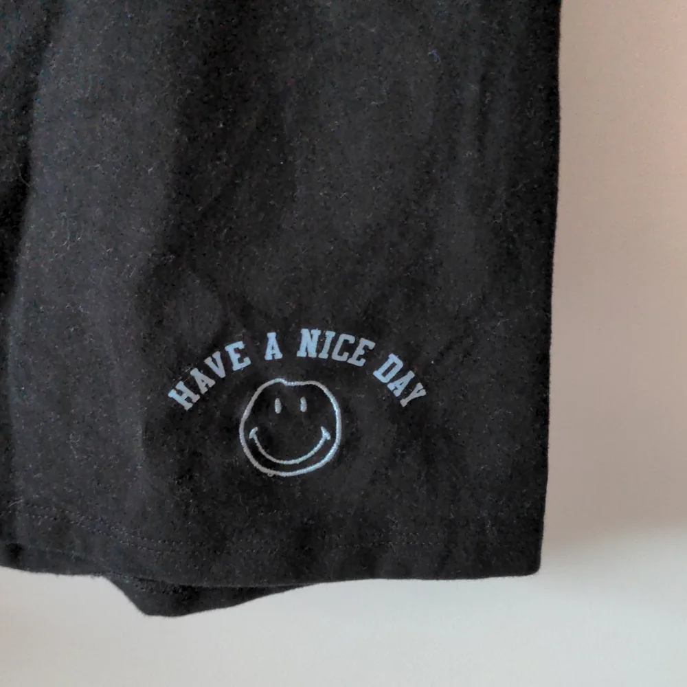 Adorable embroidered Factorie X Smilie black bike shorts in XXL - Picture 2 of 4